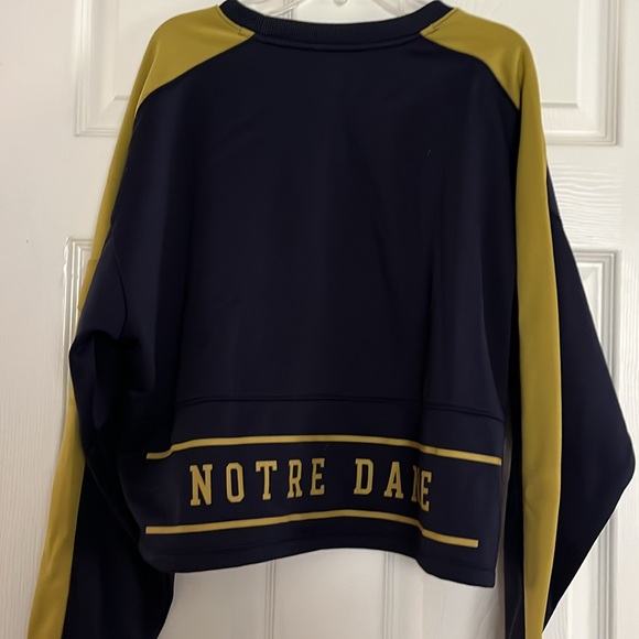Women’s Notre Dame Under Armour Crop Sweatshirt - Picture 2 of 2